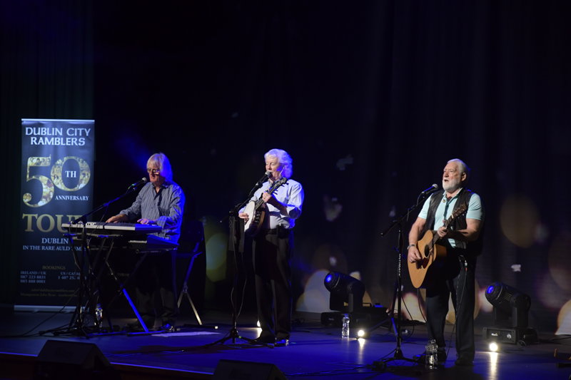 The concert features the legendary Dublin City Ramblers.